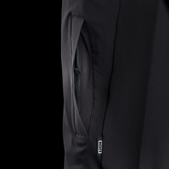 2 zip front pockets